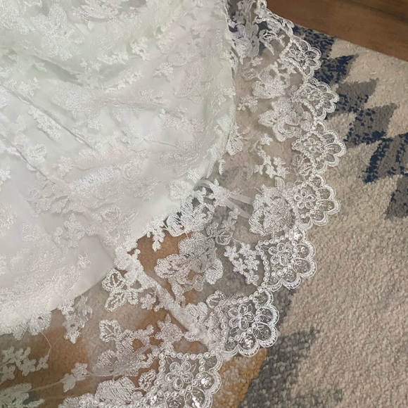 Ivory wedding gown. One of a Kind!! - Picture 7 of 7